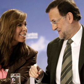 La presidenta del Comité Electoral del PP, Alicia Sánchez-Camacho, con el presidente del partido y del Gobierno, Mariano Rajoy. Archivo EFE