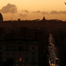 Tráfico en una carretera de Roma, Italia. REUTERS / Guglielmo Mangiapane