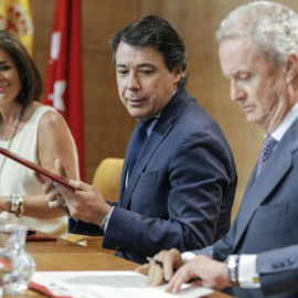 Ana Botella, Ignacio González y Pedro Morenés durante la firma del convenio. /EFE
