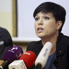 Beatriz Talegón durante el acto de presentación de la candidatura electoral para las próximas elecciones de la coalición La Izquierda. EFE/Victor Lerena