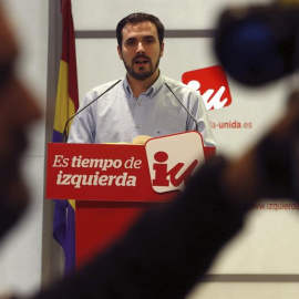 El candidato de IU a la Presidencia del Gobierno, Alberto Garzón, durante la rueda de prensa.- EFE/J.J.Guillén