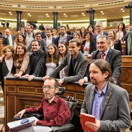 El grupo confederal de Unidas Podemos en la investidura de Pedro Sánchez./ Daniel Gago - Podemos