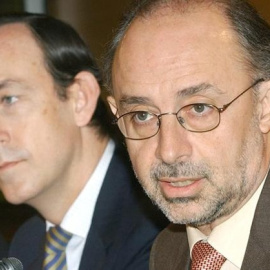 Estanislao Rodríguez Ponga, nombrado en el 2000 director general de Tributos del Ministerio de Hacienda, siendo vicepresidente y ministro de Economía Rodrigo Rato y ministro de Hacienda Cristóbal Montoro, en el Gobierno de José María Aznar.