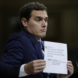 El presidente de Ciudadanos, Albert Rivera, durante su intervención en la segunda jornada del debate de la investidura del candidato del PP, Mariano Rajoy, que se celebra en el Congreso de los Diputados. EFE/Emilio Naranjo