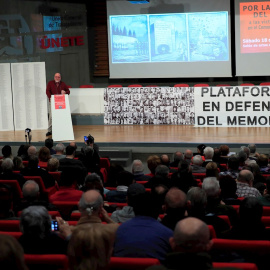 18/01/2020.- El secretario general de UGT Madrid, Luis Miguel López Reillo, da un discurso durante un acto público celebrado este sábado, para la reposición del memorial del cementerio de la Almudena a las víctimas del franquismo durante la