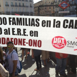 Imagen de la protesta contra el ERE en Vodafone, junto a una tienda de la operadora en la madrileña Puerta del Sol. TWITTER