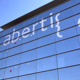 Detalle de la sede de Abertis, en Barcelona.