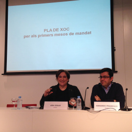 Ada Colau y el portavoz de Guanyem, Gerardo Pisarello, en la presentación del plan de choque de Barcelona en Comú