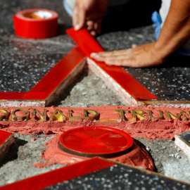 La estrella del candidato republicano a la presidencia de los Estados Unidos, Donald Trump en el Paseo de la Fama de Hollywood .REUTERS
