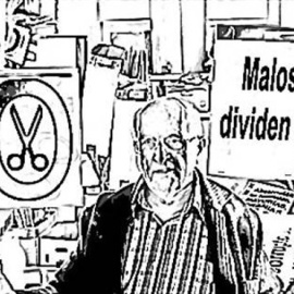 Martín Sagrera, en el cuarto de su piso donde hace las pancartas. / HENRIQUE MARIÑO