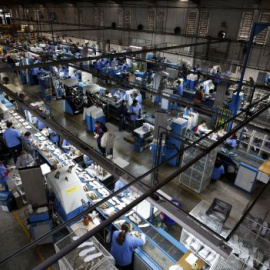 Una fábrica de calzado. REUTERS