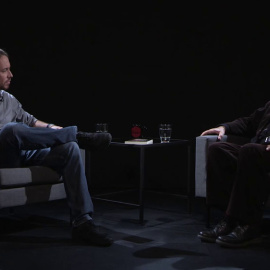 Un momento de la entrevista de Pablo Iglesias con Vicenç Navarro en 'Otra Vuelta de Tuerka'.