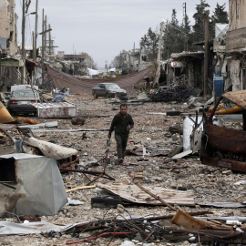 Instantánea de uno de los ataques del Estado Islámico al campo de refugiados de Kobani. /REUTERS