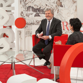 El ministro de Cultura, Iñigo Méndez de Vigo, y la actriz y presenatdora Concha Velasco.- RTVE