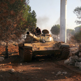Un tanque de los rebeldes en el oeste de Alepo. REUTERS/Ammar Abdullah