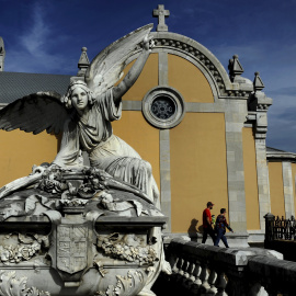 El panteón de la Marquesa de San Juan de Nieva, en el cementerio de La Carriona, en Avilés, que ha sido elegido como la Mejor Escultura Funeraria de España. REUTERS/Eloy Alonso
