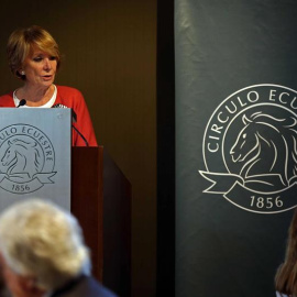 La portavoz del PP en el Ayuntamiento de Madrid, Esperanza Aguirre, durante su intervención hoy en la presentación de su primer libro, "Yo no me callo". EFE/Toni Albir