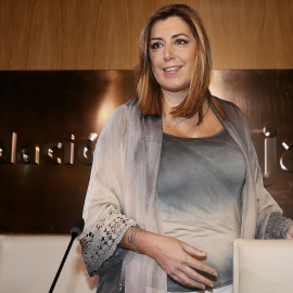 La presidenta de la Junta de Andalucía, Susana Díaz, a su llegada al acto de entrega de la IV edición de los Premios Manuel Losada Villasante a la Excelencia en la Investigación en Sevilla. EFE/Jose Manuel Vidal