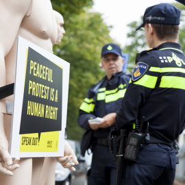 Una protesta ante la embajada rusa en Holanda. AI
