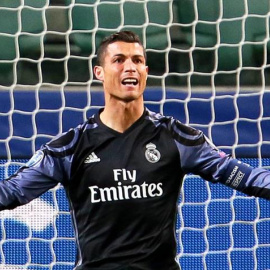 Cristiano Ronaldo se lamenta durante el partido contra el Legia / EFE