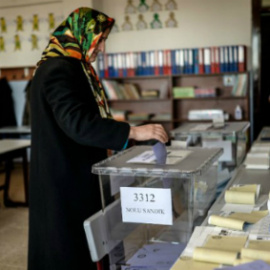 Votante en las pasadas elecciones del 7 de junio en Turquía