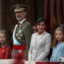 La familia real en el desfile militar del 12-O.