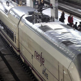 Un tren AVE de la líena Madrid-Sevilla. EFE