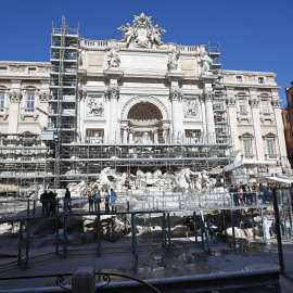 Comienzan a retirarse los andamios en la Fontana di Trevi, en Roma, después de ocho meses de restauracion. EFE/Alessandro Di Meo