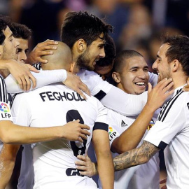 Los jugadores del Valencia celebran uno de los goles ante el Levante. EFE/Kai Försterling