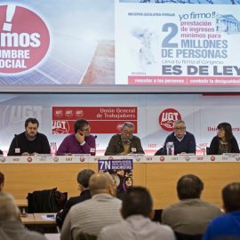 Los secretarios generales de CCOO, Ignacio Fernández Toxo; UGT, Cándido Méndez; USO, Julio Salazar, junto a la secretaria de Acción Sindical e Igualdad de USO, Sara García de las Heras; el secretario de Participación Sindical e Instituciona