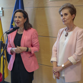 Margarita Robles, junto a Paz esteban. |	EFE