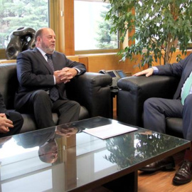 Miguel Cardenal, presidente del CSD, recibió ayer al Presidente de la Federación Internacional de Karate, Antonio Espinós, y la de su homólogo en la Federación Española, Antonio Moreno Marqueño. /FOTO: CSD