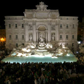 Ceremonia de reapertura de la popularFontana de Trevi, en Roma, tras 17 meses de restauración. REUTERS/Alessandro Bianchi