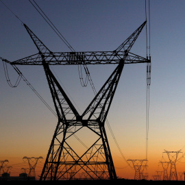 Torre de altas tensión. REUTERS