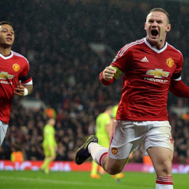 El jugador del Manchester United Wayne Rooney celebra un gol ante el CSKA Moscú. / EFE