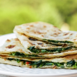 Gözleme turco con espinacas.