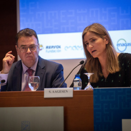 El presidente de Enagás, Antonio Llardén (i), junto a la secretaria de Estado de Energía, Sara Aagesen(d), inauguran el VIII Simposio Empresarial Institucional, "El papel de la Eficiencia Energética en la consecución de los objetivos de Tra