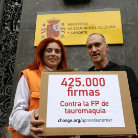 La Plataforma "La torutra no es cultura" presenta 425.000 firmas ante el Ministerio de Educación. EFE