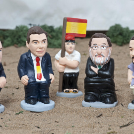 Los líderes de Ciudadanos, Albert Rivera, de PSOE, Pedro Sánchez, del PP, Mariano Rajoy, y de Podemos, Pablo Iglesias, entre los personajes  que inspiran cada año las figuras típicas del pesebre catalán conocidas como 'caganers'. EFE/Robin 