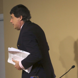 El presidente de la Comunidad de Madrid, Ignacio González, tras la rueda de prensa de esta mañana. EFE
