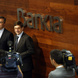 El presidente de Bankia, Jose Ignacio Goirigolzarri, y el consejero delegado, Jose Sevilla, en la presentación de resultados de 2014 de la entidad  nacionalizada. REUTERS/Susana Vera