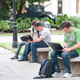 Cuba es uno de los países de América Latina con menos acceso a internet a pesar de ser uno de los que prepara más gente en la computación.