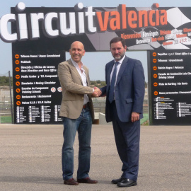 El director del Circuit de Valencia, Gonzalo Gobert (izquierda), en un acto de promoción del Gran Premio.