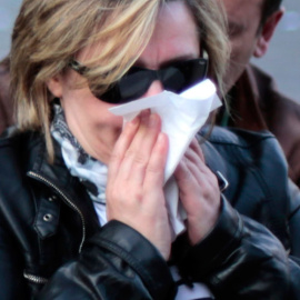 Imagen de archivo de una mujer enferma. REUTERS