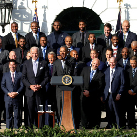 El presidente de EEUU, Barack Obama, recibe a los Cleveland Cavaliers, vigentes campeones de la NBA. /REUTERS