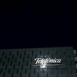 El logo de Telefonica, en su sede en Las Tablas, en la zona norte de Madrid. REUTERS/Juan Medina
