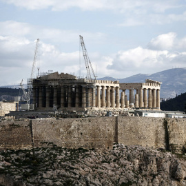 Vista de la Acrópolis de Atenas, con las obras de restauración del Partenón. REUTERS/Alkis Konstantinidis