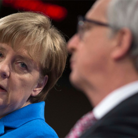 Angela Merkel y Jean-Claude Juncker, en Bruselas. / REUTERS