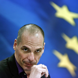 El ministro de Finanzas griego, Yanis Varufakis, durante la rueda de prensa en la que ha explicado las medidas con las que acudirá al Eurogrupo del próximo lunes. REUTERS/Alkis Konstantinidis