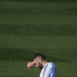 El jugador de Real Madrid Karim Benzema durante el entrenamiento del equipo blanco. REUTERS/Susana Vera